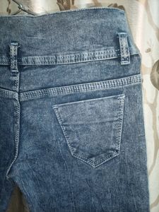 Women Blue Slim Fit Clean Look Jeans