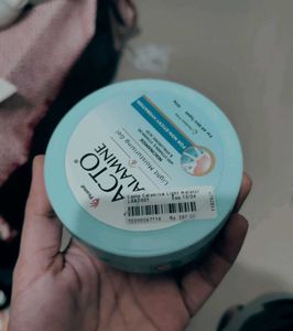 Lacto Calamine Super Light Moisturizing Gel