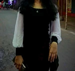 Chic Black &amp; White Puff Sleeve Top