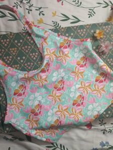 Halter neck floral top🌺