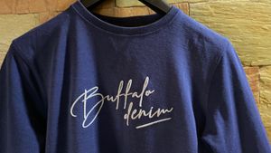 💙Navy Blue Sweatshirt✨