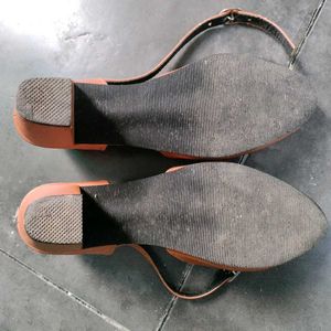 Beautiful Women&#39;s Brown Heels