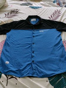 casual T shirt with blue and black color combinati