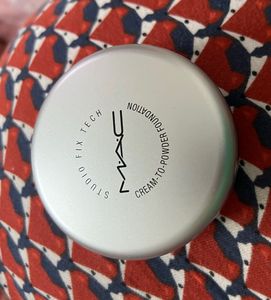 Mac Studio Fix Tech Powder Foundation