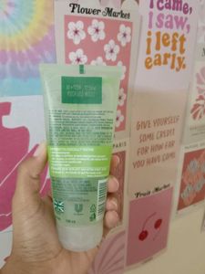 Simple Refreshing Facial Wash