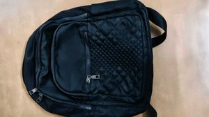 Black Backpack for Sale – Spacious, Stylish &amp; Budg