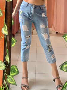 Capri Torn Denim Jeans