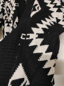 SALE 🛍️ SHRUG - BLACK &amp; WHITE 🧥