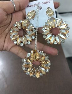 Golden Trendy Maangtika With Earring