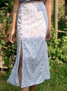 Floral Slit Cut Skirt 🦢