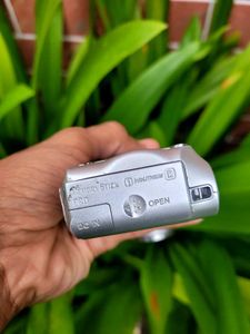 SONY CYBERSHOT DSC-P200 Digital Camera