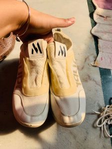 Off White Women Sneakers🌸🦋❤️
