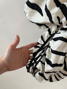 Zebra Print Top h&amp;m 🦓