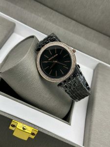 LOUIS VUITTON PREMIUM QUALITY LADIES WATCH AT SALE