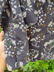 Black Floral 🌺🍃🌷🍀Top