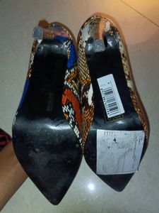 Snakeskin Print Pointed Heels