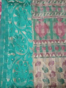 Elegant Floral Patterned Saree