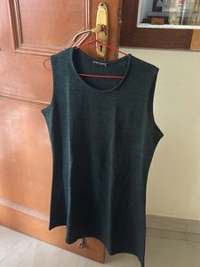 Women Sleeveless Kurti With Beautiful Shrug