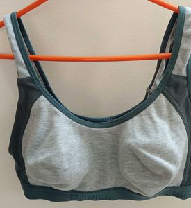 Women's sports bra
