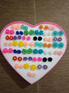 🌸 Floral Stud Earrings