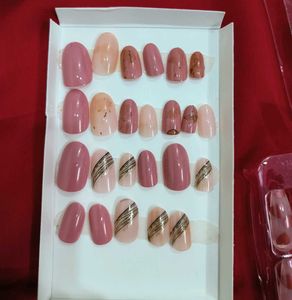 Press-On Nail Set of 8