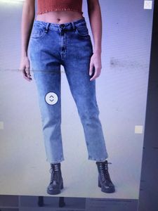 Women Blue Relaxed Boyfriend Fit Light Fade Strechable Jeans