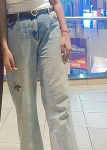 Light Wash Graphic Jeans