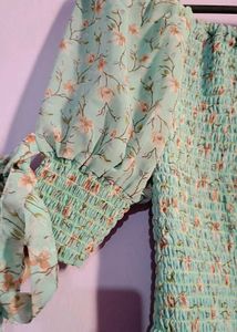 Trendy Floral Square Neck Top, Puffed Sleeves🎀