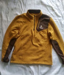 (Unisex)R1® Air Zip-Neck fleece is ideal for Cold
