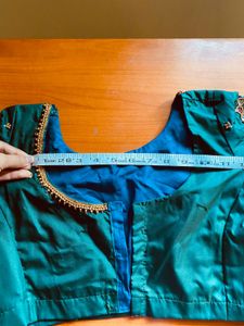 PRICE DROPPED↘️ 💚Emerald Green Embroidered Blouse