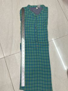 Levi’sPlaid Button-Down Top