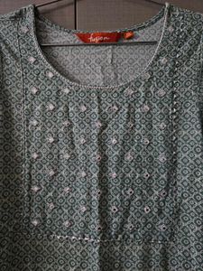 Women Floral Print Round-Neck Kurta