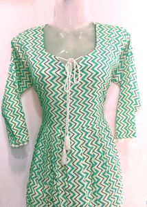 Trandy Printed Top For Women