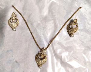 Gold Tone Pearl &amp; Rhinestone Jewelry Set