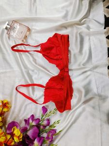 🇳🇿💫🎀 Triumph Red Lace Bra