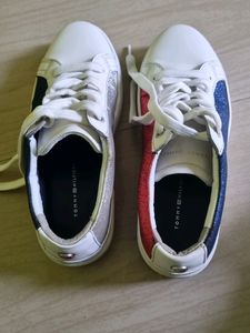 SALEl- Tommy Hilfiger converse