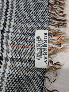 BURBERRY LONDON CLASSIC 100% CASHMERE VINTAGE SHAW