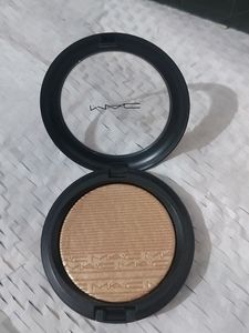 M.A.C Extra Dimensions skinfinish poudre lumiere