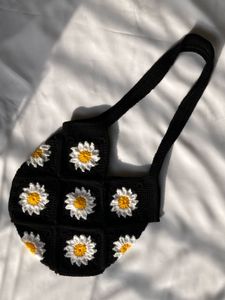 Crochet Daisy Tote Bag