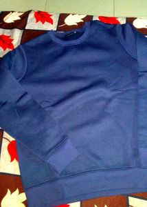 this is a nevy blue sweatshirt from highlander