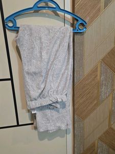 Patterned grey woolen legging