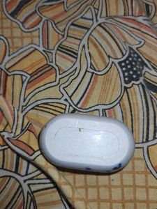 JBL Vibe 100TWS Earbuds right side working