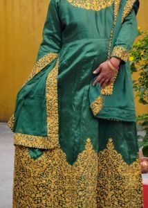 Elegant Green Embroidered Gown Set✨