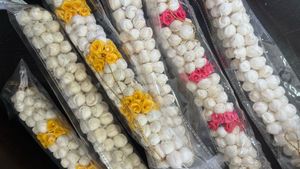 Hair Gajra In Artificial Mogra Flowers