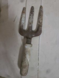 Spade Trishul Shaped 🔱