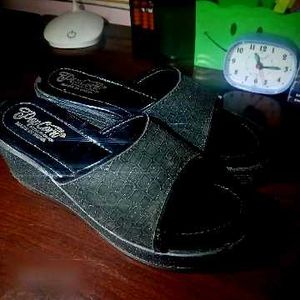 Stylish Popcorn Sandals