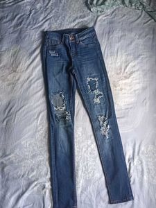Ripped Denim Jeans 👖🦢✨✨
