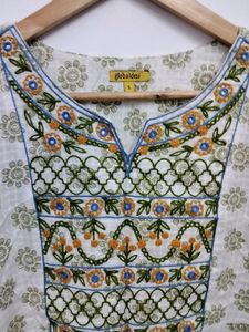 Branded Trending Embroidered Crop Top🔥