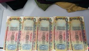 Old 100 Rupees Note