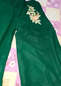 Side Slit Kurta Set For Women With Embroidery